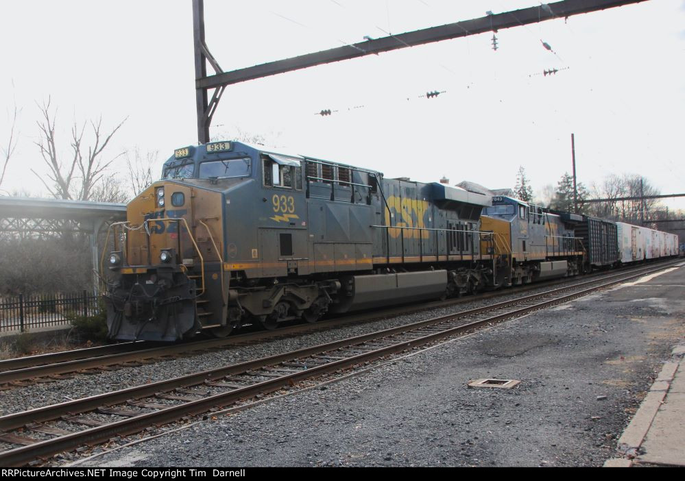 CSX 933 leads I032